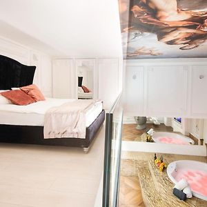 Enzo Capo Vip Suite
